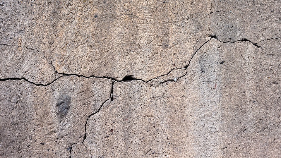 close up of cracked concerete | EasyMix Concrete