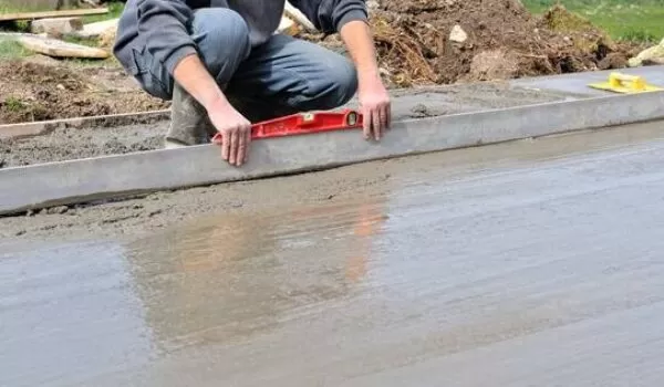 Poured concrete driveway | EasyMix Concrete 