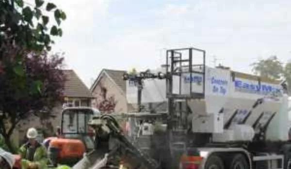 Concrete contractors using a line pump | EasyMix Concrete 