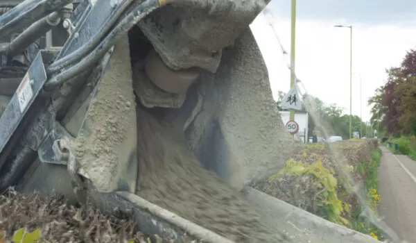 Ready Mixed concrete being delivered | EasyMix Concrete 