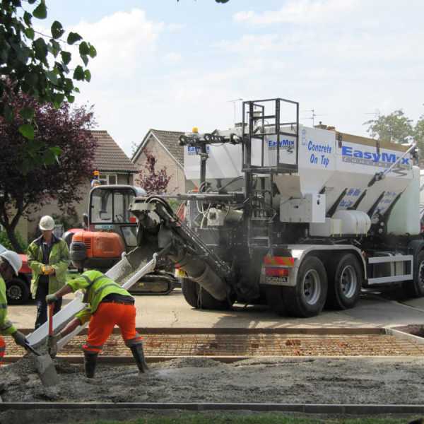 Concrete boom pump in operation | EasyMix Concrete
