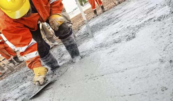 construction worker laying concrete outside | EasyMix Concrete 