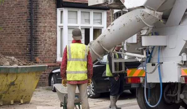 concrete pumping on a domestic driveway | EasyMix Concrete Ltd. 
